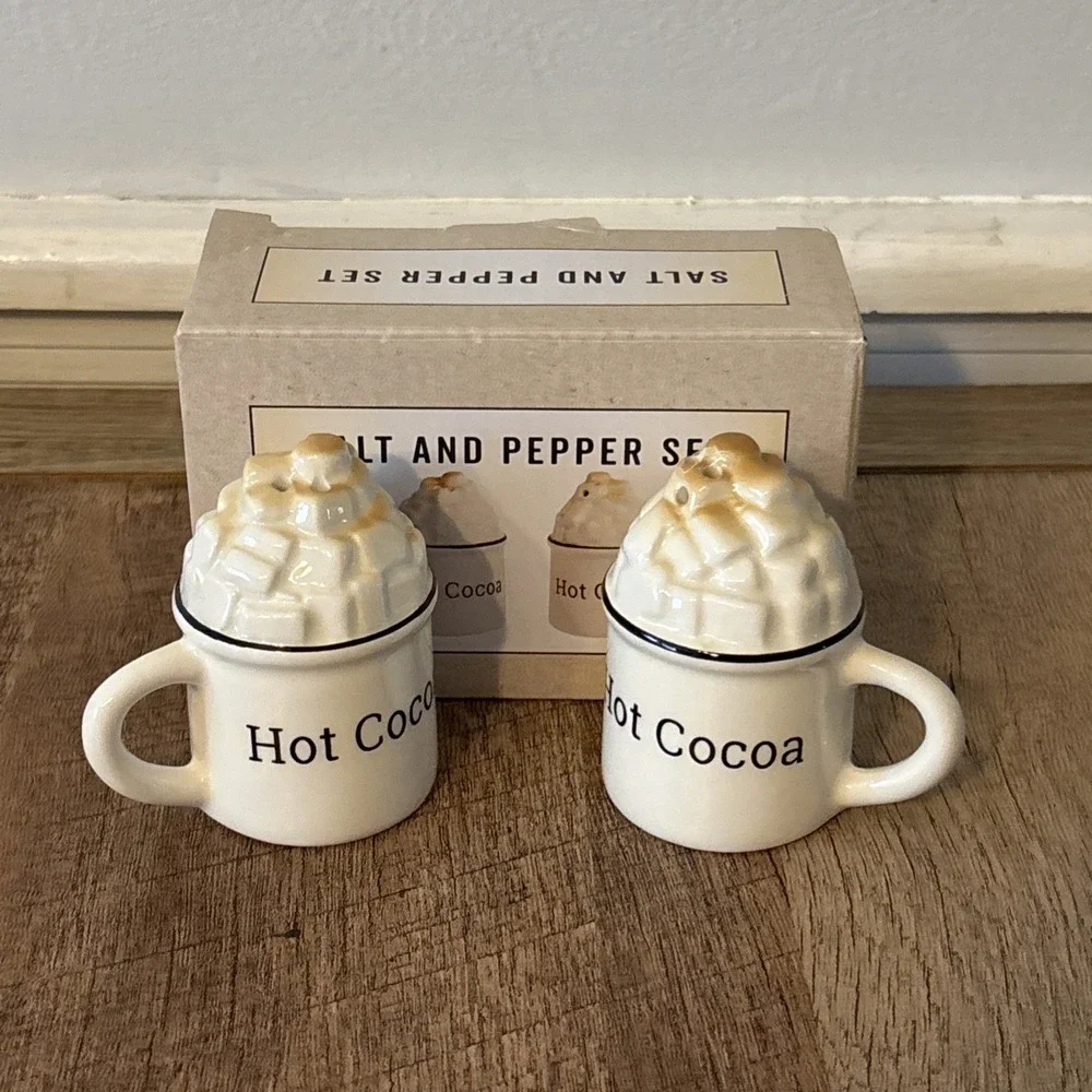 Cracker Barrel Stoneware Hot Cocoa Salt Pepper Shakers